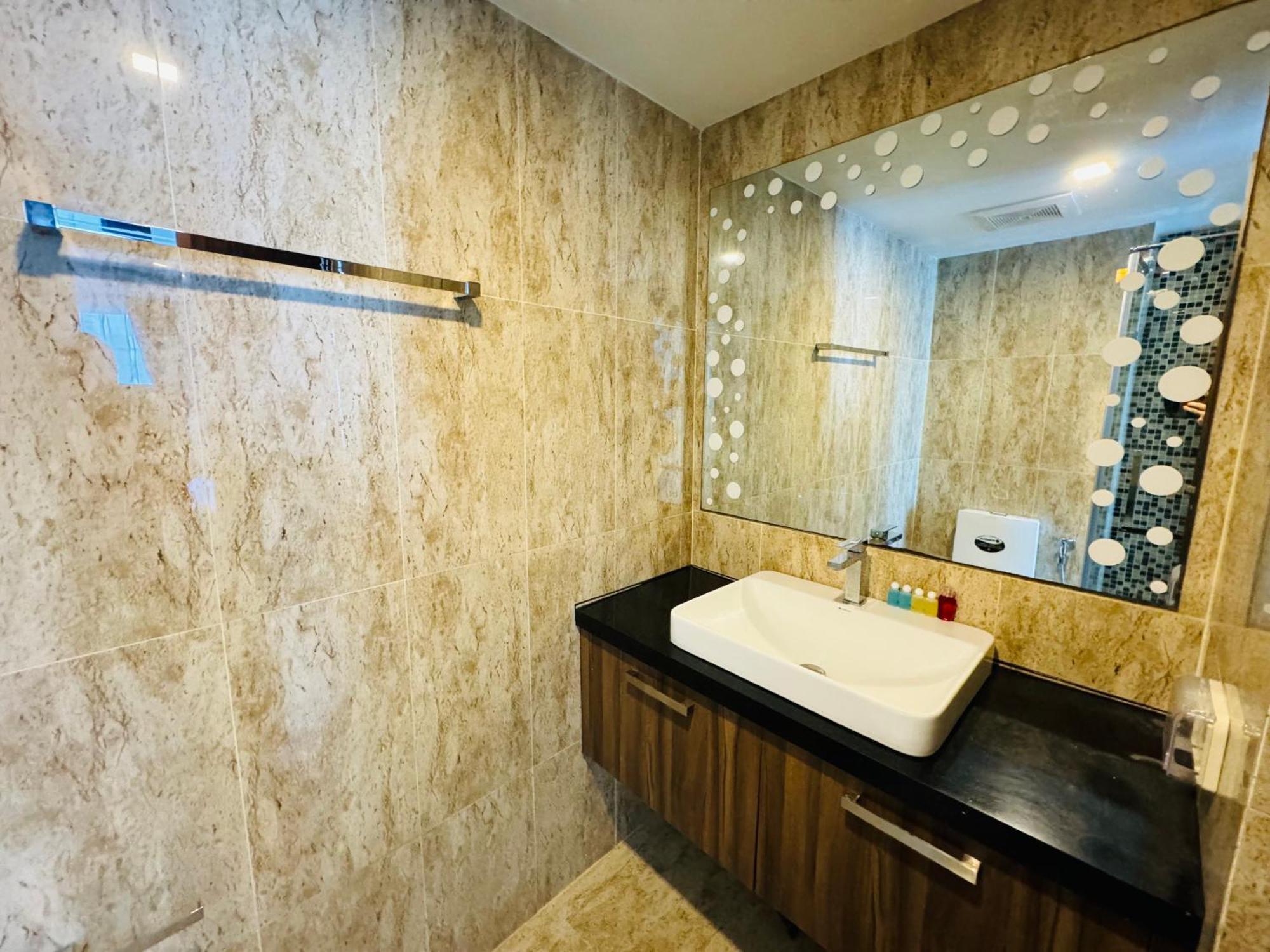 Grand Avenue Conde Pattaya Apartment Bagian luar foto