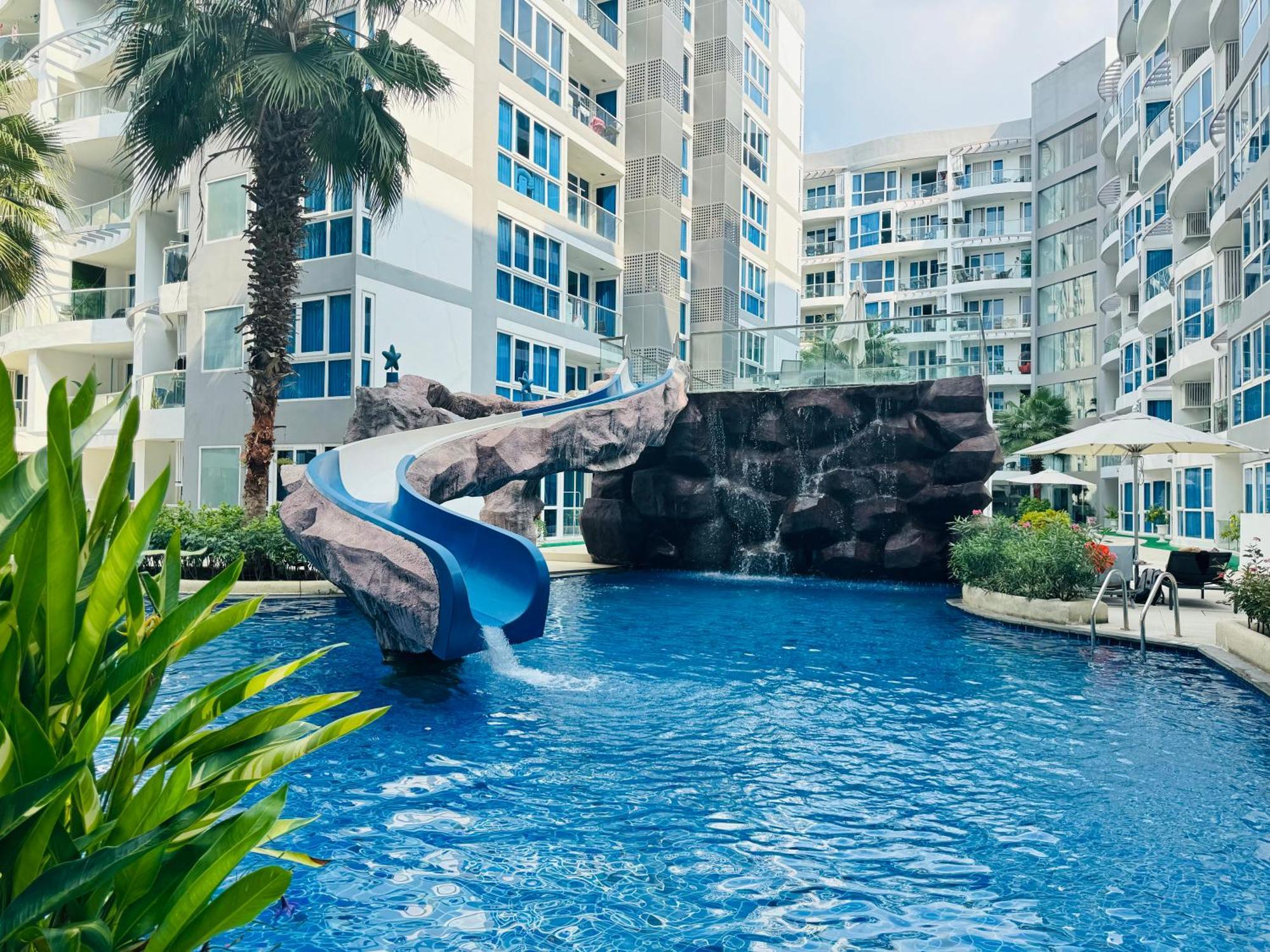 Grand Avenue Conde Pattaya Apartment Bagian luar foto