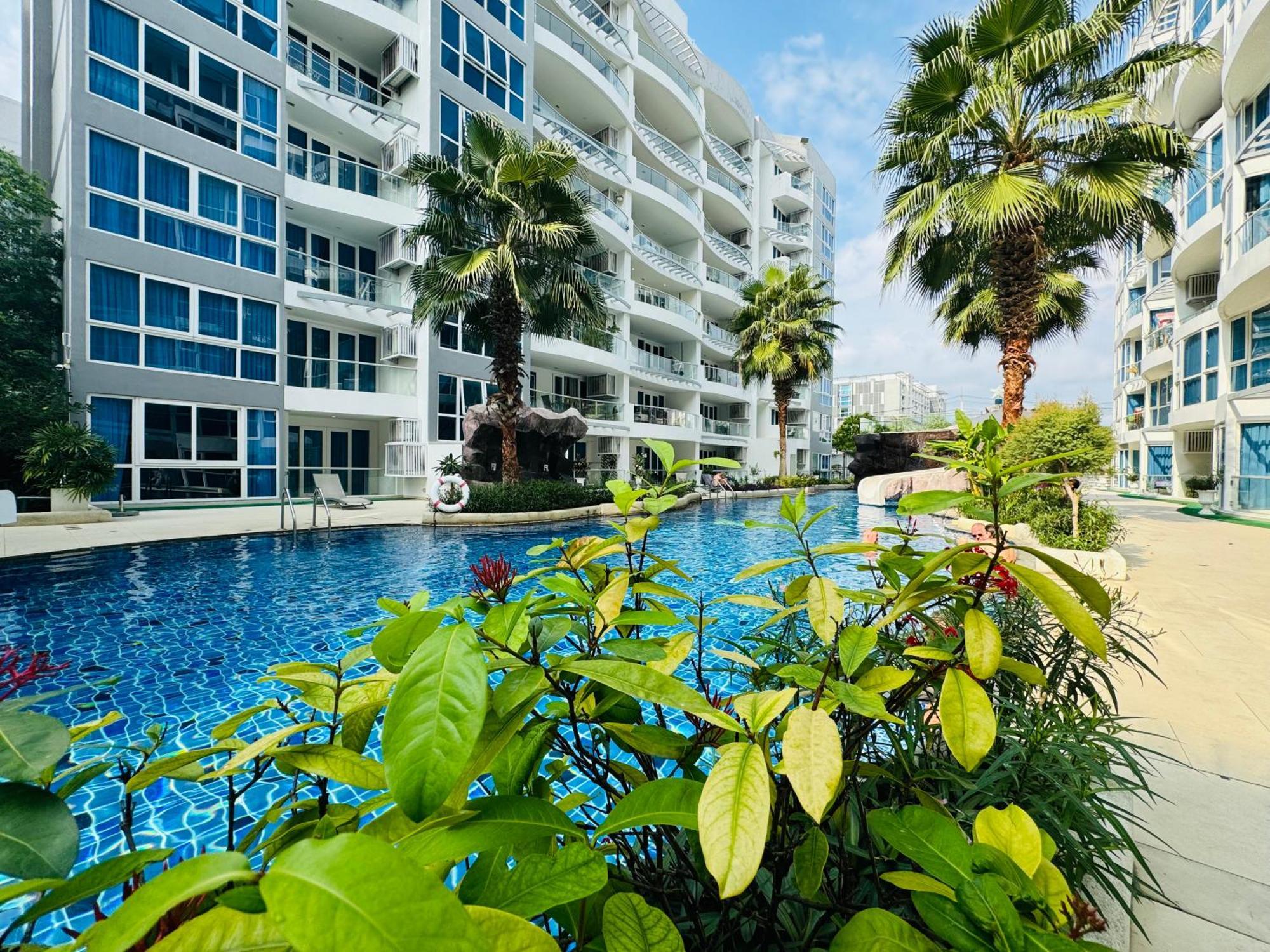 Grand Avenue Conde Pattaya Apartment Bagian luar foto